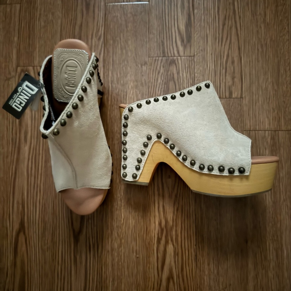 Dingo Women's Sand Studded Mules